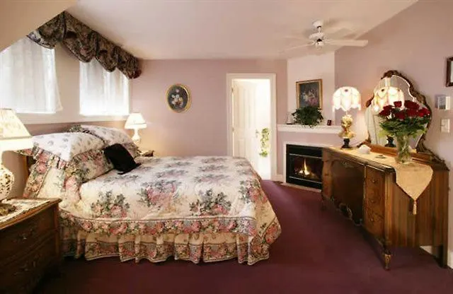 Amethyst Inn Victoria 3*,
